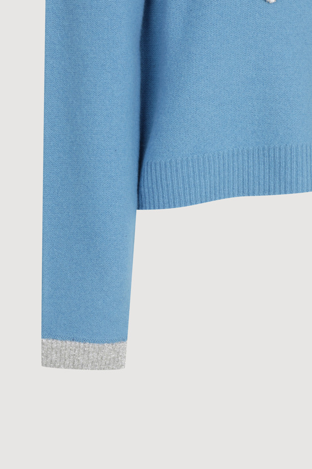 LUCKY CHOUETTE - 스웨터 - [Atelier] Big Emblem Point Turtle Neck Knit Pullover (blue)