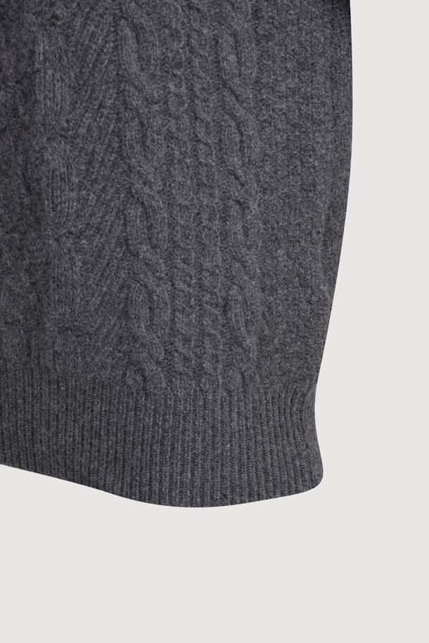 LUCKY CHOUETTE - 스웨터 - [Atelier] Cable Flower Detail Knit Pullover (dark grey)