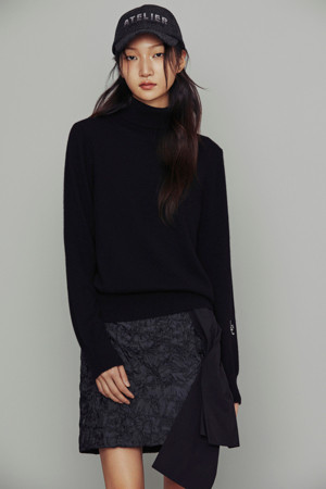 Turtleneck Cashmere Knit Pullover (black)