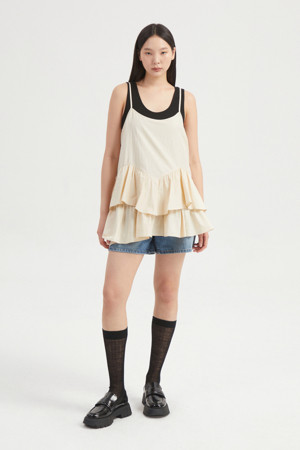 Frill Point Sleeveless Blouse