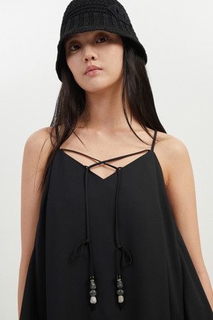 Volume Hem Sleeveless Blouse