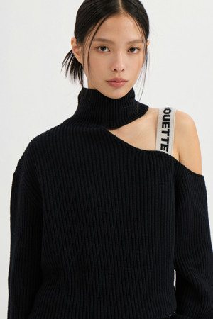 Shoulder Slit Lettering String Knit Pullover (black)