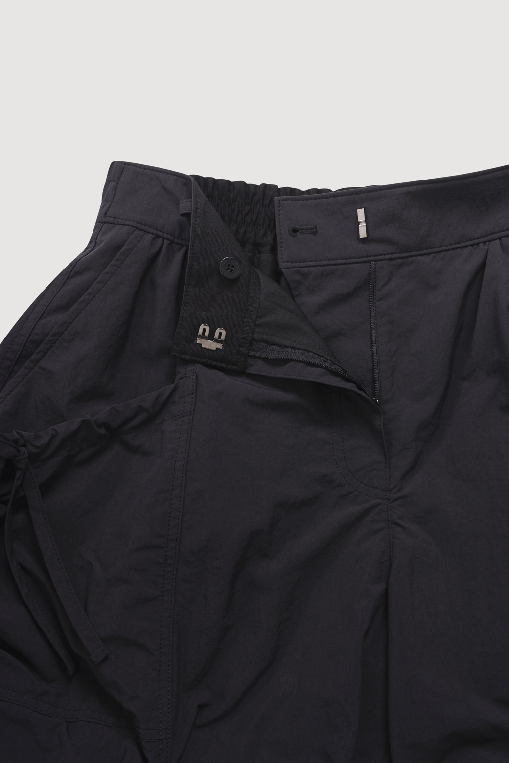 LUCKY CHOUETTE - 쇼트팬츠 - Pocket Point Back Banding Shorts (black)