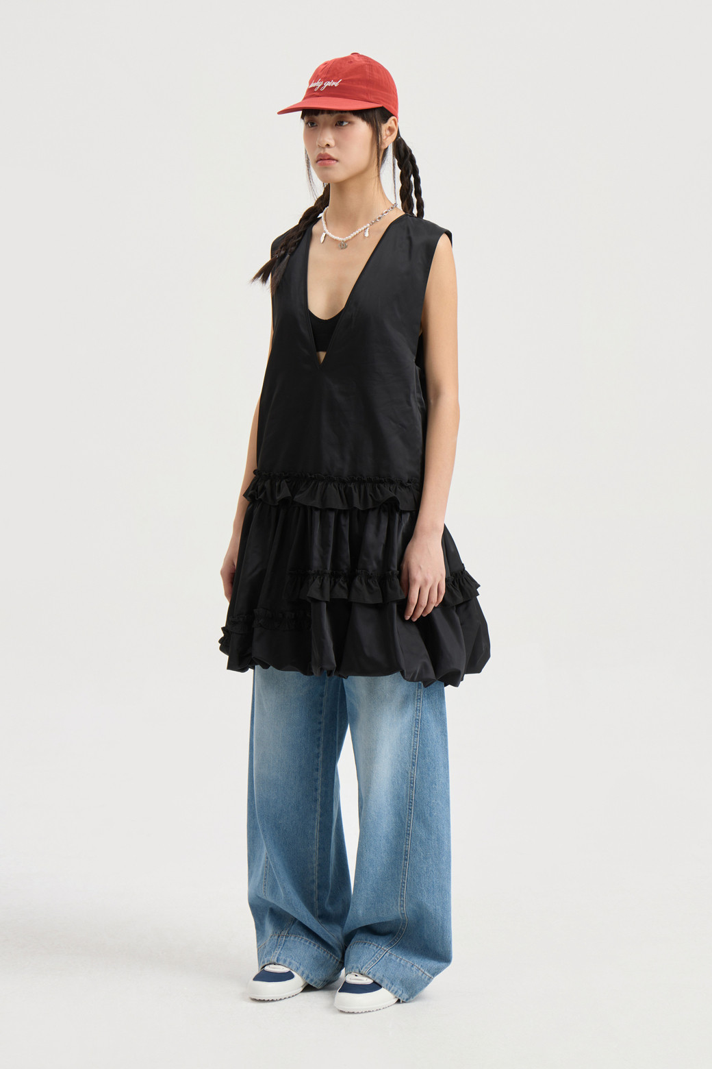 LUCKY CHOUETTE - 민소매 원피스 - V Neck Frill Mini Dress (black)