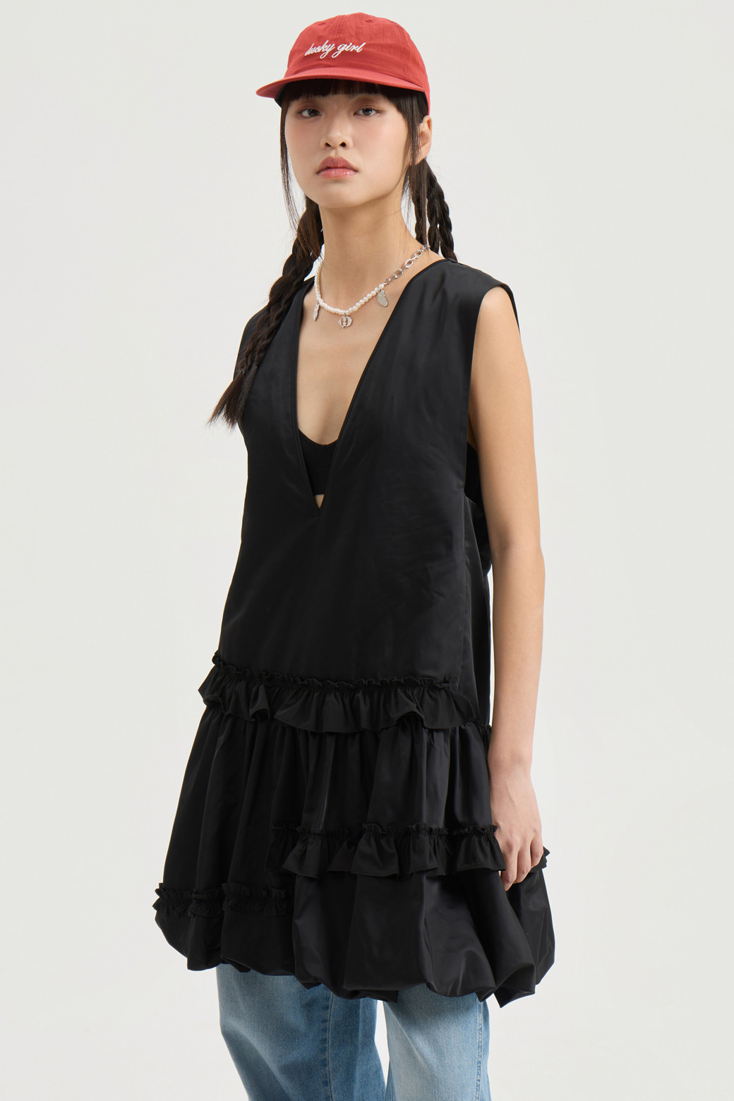 LUCKY CHOUETTE - 민소매 원피스 - V Neck Frill Mini Dress (black)
