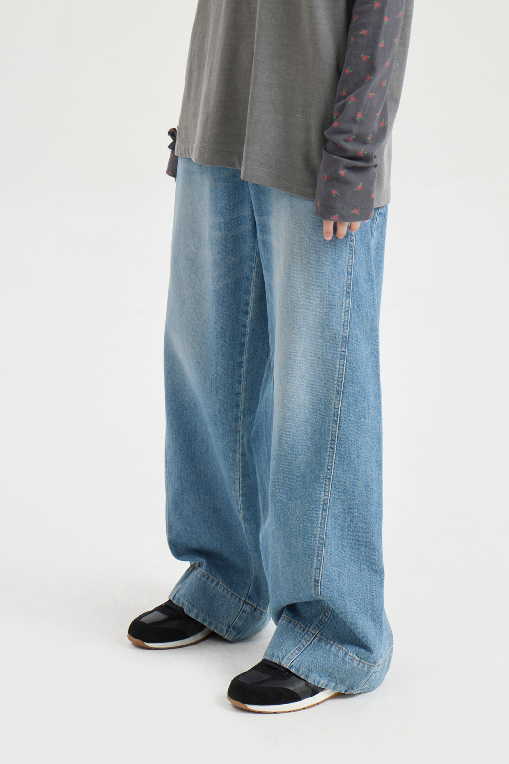 LUCKY CHOUETTE - 롱/미디팬츠 - Wappen Point Back Banding Denim Pants (blue)
