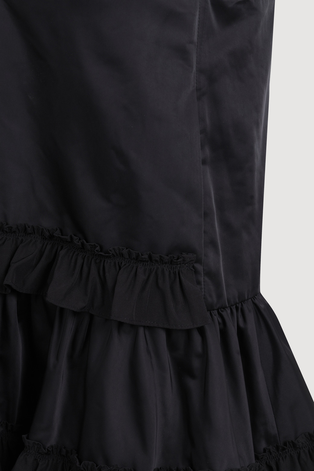 LUCKY CHOUETTE - 민소매 원피스 - V Neck Frill Mini Dress (black)