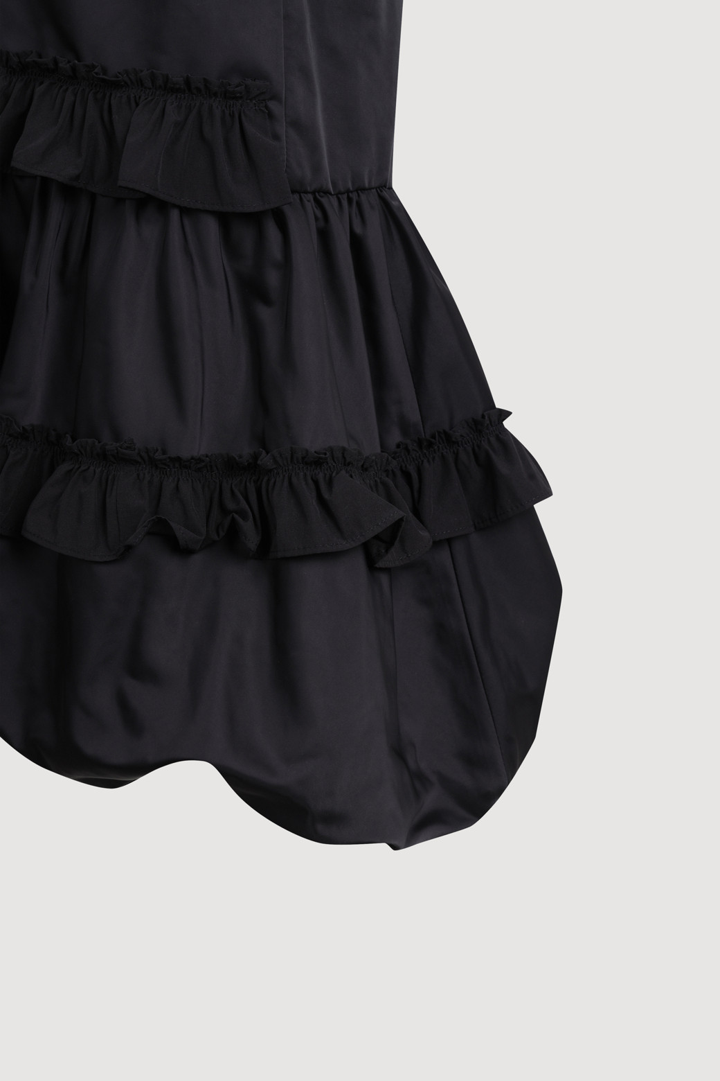 LUCKY CHOUETTE - 민소매 원피스 - V Neck Frill Mini Dress (black)