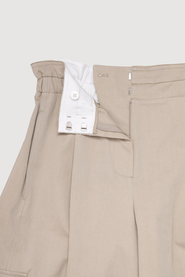 LUCKY CHOUETTE - 쇼트팬츠 - [Atelier] Pocket Point Back Banding Midi Shorts (beige)