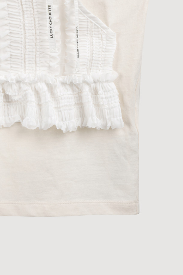 부드러운 면 소재의 '뷔스티에' 롱 슬리브 티셔츠입니다. 가볍고 얇은 두께감으로 봄, 가을 시즌에 활용하기 좋으며, 라운드넥과 긴 소매 디자인으로 여성스러운 무드를 연출합니다. 셔링 뷔스티에 디테일이 포인트이며, '실켓' 가공 처리된 싱글 져지 소재로 부드러운 촉감을 선사합니다. 스탠다드핏 또는 루즈핏으로 편안하게 착용 가능하며, 일상 및 데이트룩, 캐주얼 및 미니멀 스타일 연출에 적합합니다. 라이트 베이지 컬러로 다양한 하의와 매치하기 좋습니다.
