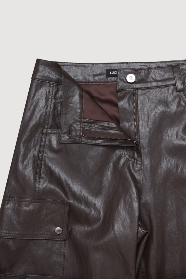 LUCKY CHOUETTE - 롱/미디팬츠 - Pocket Point Fake Leather Pants (brown)