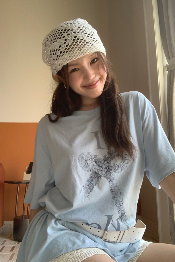 LUCKY CHOUETTE - 반소매 티셔츠 - [Re-Order] Chouetties by LUCKY CHOUETTE_Graphic Semi Over Fit Half Sleeve T-shirt (light blue)