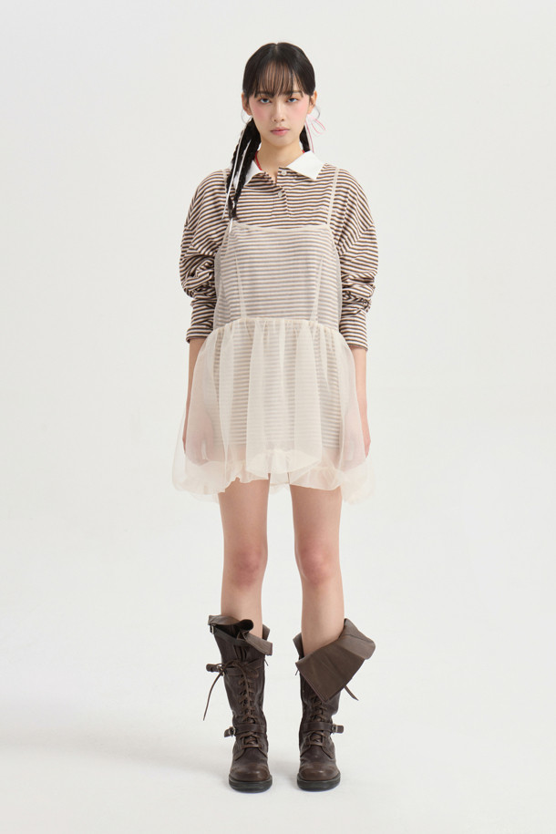 Chouetties by 럭키슈에뜨 레이어링 슬리브리스 원피스 (옐로우)는 얇은 두께감과 페미닌한 스타일의 여성용 원피스입니다. 봄, 여름 시즌에 어울리는 민소매 디자인으로, 셔링 디테일과 은은한 광택감이 특징입니다. 조절 가능한 어깨끈으로 편안하게 착용 가능하며, 레이어링하여 다양한 스타일을 연출할 수 있습니다. 데이트룩, 카페룩, 여행룩에 적합하며, 미니멀, 로맨틱, 클래식 스타일을 즐기는 분들께 추천합니다. 뒤 라벨 장식으로 포인트를 더했습니다.
