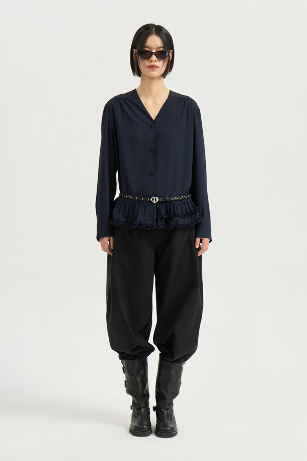 LUCKY CHOUETTE - 블라우스 - Shirring Point Poly Long Sleeve Blouse (dark navy)