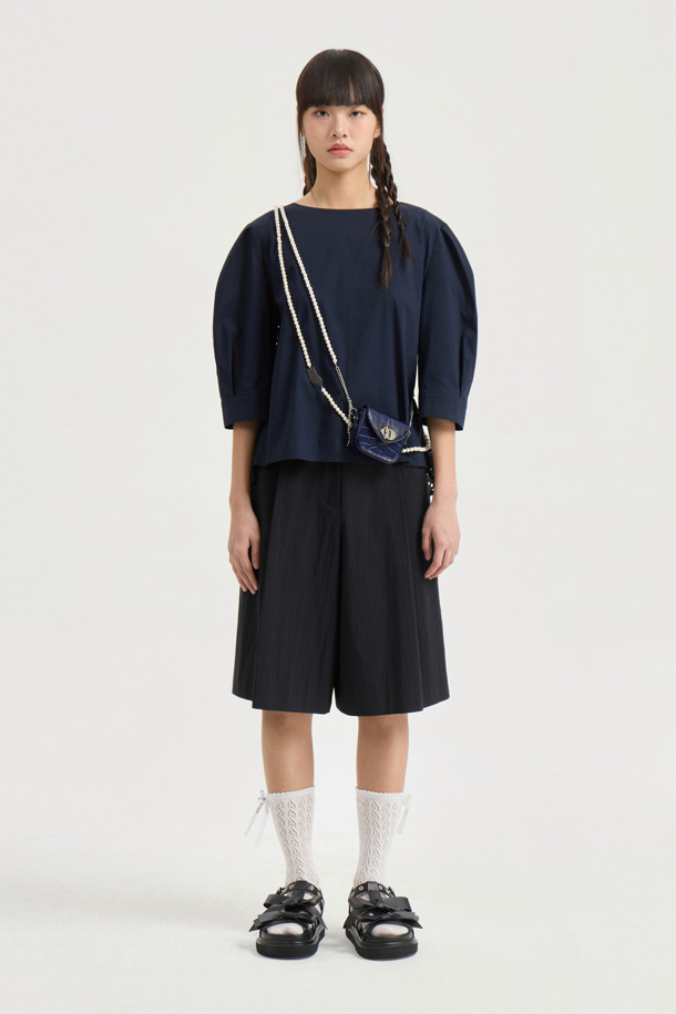 LUCKY CHOUETTE - 블라우스 - Eyelet Block Volume Sleeve Blouse (dark navy)