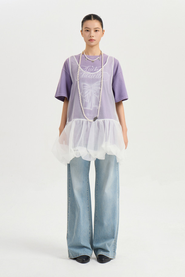 백 리본 볼륨 시어 탑 블라우스(아이보리)는 부드러운 면 소재의 여성 티셔츠입니다. 라운드넥에 반소매 기장으로, 봄, 여름 시즌 데일리룩과 카페룩, 봄 소풍룩에 활용하기 좋습니다. 얇은 두께감과 오버핏, 밑단 시스루 디테일, 그래픽 프린트, 레이어드 스타일이 특징이며, 캐주얼, 미니멀, 스트리트 스타일을 연출할 수 있습니다.
