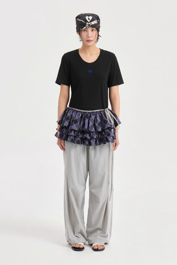 LUCKY CHOUETTE - 반소매 티셔츠 - Emblem Point Slim Fit Half Sleeve T-shirt (black)