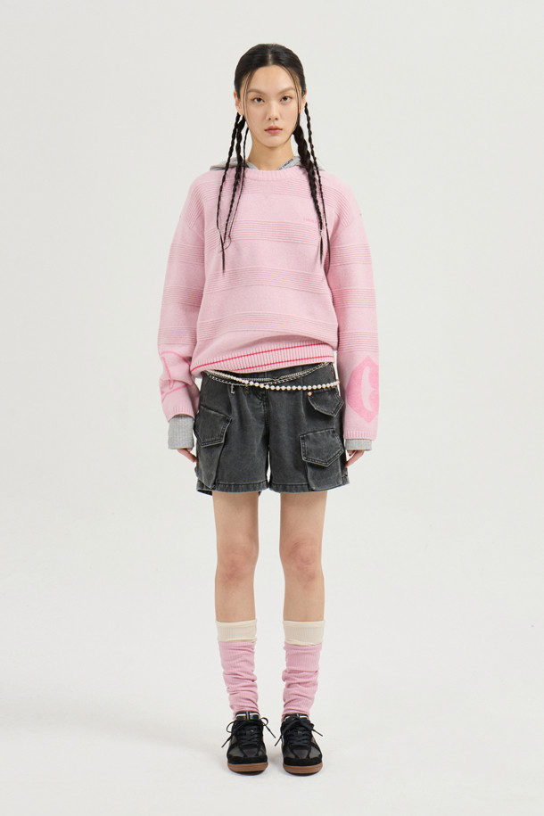 LUCKY CHOUETTE - 스웨터 - Sleeve Emblem Printed Kni Pullover (light pink)