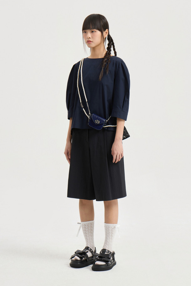 LUCKY CHOUETTE - 블라우스 - Eyelet Block Volume Sleeve Blouse (dark navy)