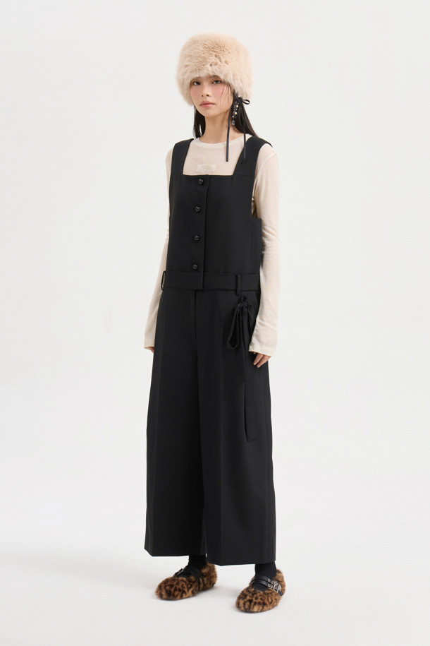 [Atelier] 자수 포인트 슬림 핏 긴팔 티셔츠는 부드러운 촉감의 울, 텐셀 혼방 소재로 제작되어 봄, 가을에 착용하기 좋습니다. 아이보리 컬러에 아틀리에 자수 포인트와 레이스 테이프 디테일이 더해져 캐주얼하면서도 베이직한 스타일을 연출합니다. 슬림핏 디자인과 라운드넥으로 편안하게 착용 가능하며, 얇은 두께감으로 다양한 스타일링에 활용하기 좋습니다. 동네 마실룩, 카페룩 등 편안한 TPO에 미니멀, 클래식한 스타일을 더해보세요. 후라이스 소재로 제작되어 부드러운 착용감을 선사합니다.
