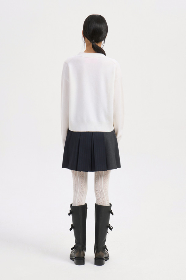 Color Mix 플리츠 쇼츠 (멀티 컬러)는 봄, 여름 시즌 우아하고 세련된 스타일을 연출하는 여성용 숏팬츠입니다. 멀티 컬러 스트라이프 패턴과 A라인 핏으로 경쾌하고 시원한 분위기를 자아냅니다. 휴가룩, 리조트룩, 바캉스룩에 적합하며, 클래식, 미니멀 스타일을 즐기는 분들께 추천합니다. 주름 디테일과 비죠 장식이 더해져 섬세함을 더했습니다. 세미 핏으로 편안하게 착용 가능하며, 일상에서도 멋스럽게 연출할 수 있습니다.
