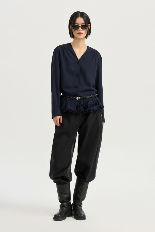 LUCKY CHOUETTE - 블라우스 - Shirring Point Poly Long Sleeve Blouse (dark navy)