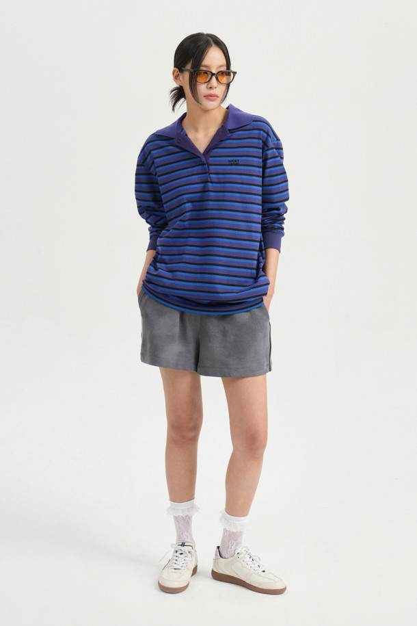 루즈 핏 PK 티셔츠 (퍼플)는 캐주얼한 무드의 데일리룩을 위한 아이템입니다. 니트 카라 디자인에 긴 소매, 루즈핏과 세미 박시 핏으로 편안한 착용감을 선사합니다. 가슴 왼쪽의 자수 포인트와 넉넉한 사이즈, "LUCKY" 레터링 자수가 특징이며, 스트라이프 패턴으로 포인트를 더했습니다. 동네 마실룩이나 카페룩, 캐주얼, 미니멀, 프레피 스타일을 연출하기에 좋습니다.
