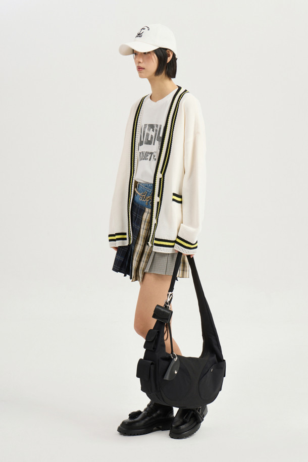 LUCKY CHOUETTE - 가디건 - Color Line Back Lettering Knit Cardigan (ivory)