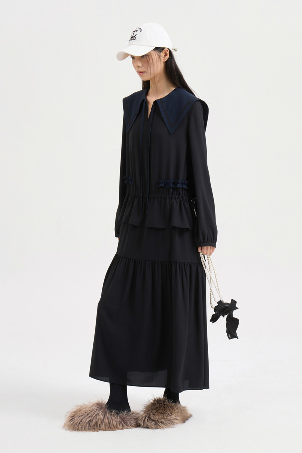 세일러 카라 롱 드레스 (블랙)는 클래식하고 캐주얼한 무드를 동시에 연출하는 여성 롱 원피스입니다. 부드러운 폴리에스터 소재로 제작되어 편안한 착용감을 선사하며, 사계절 내내 활용 가능합니다. A라인 핏에 롱 기장으로 우아함을 더하고, 셔링과 프릴 단, 테이프 장식, 레터링 자수 디테일이 돋보입니다. 구김이 적어 관리가 용이하며, 데이트룩, 카페룩 등 다양한 TPO에 잘 어울리는 웨어러블한 디자인입니다. 루즈핏으로 편안하게 즐길 수 있는 블랙 컬러의 무지 원피스입니다.
