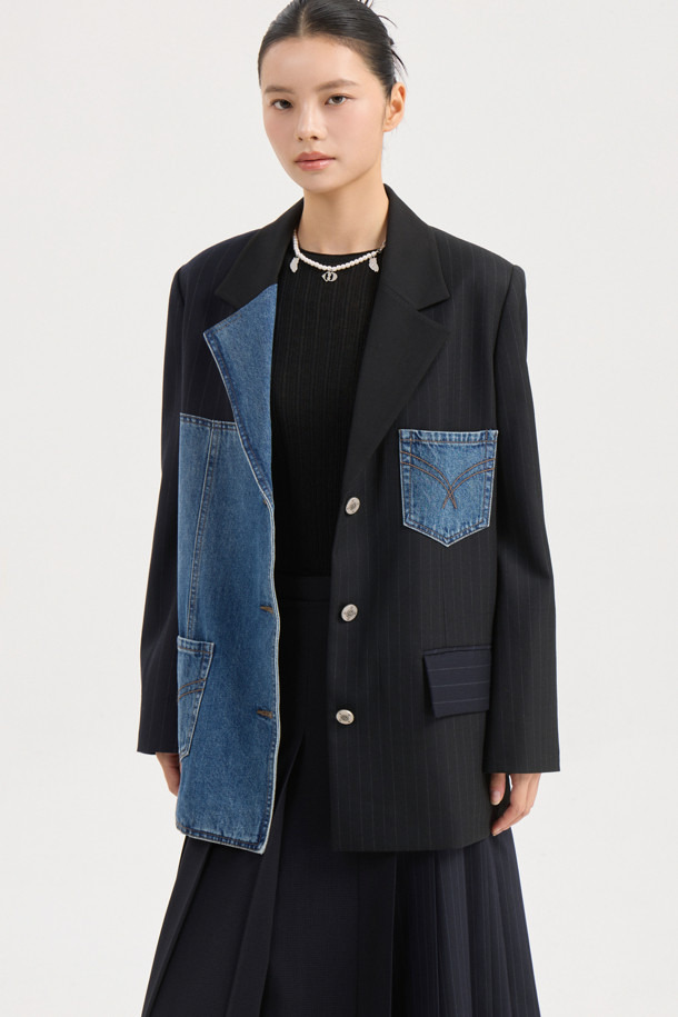 [Re-Order] 데님 패치 믹스 재킷 (블랙)은 데이트룩, 모임룩에 어울리는 모던, 캐주얼, 클래식 스타일의 자켓입니다. 봄, 가을에 착용하기 좋으며, 데님과 울 소재의 믹스매치로 제작되었습니다. 슬림핏과 일자핏 두 가지로 출시되어, 개인의 취향에 따라 선택할 수 있습니다. 블랙 컬러에 패치워크와 스트라이프 패턴이 돋보이며, 스티치 디테일과 LUCKY 로고 안감, 켄톤 버튼으로 포인트를 더했습니다. 레귤러 기장의 긴소매 자켓으로 다양한 스타일 연출에 활용하기 좋습니다.
