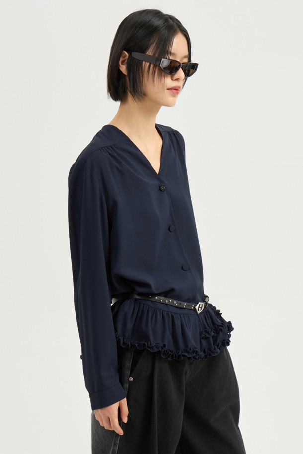 LUCKY CHOUETTE - 블라우스 - Shirring Point Poly Long Sleeve Blouse (dark navy)