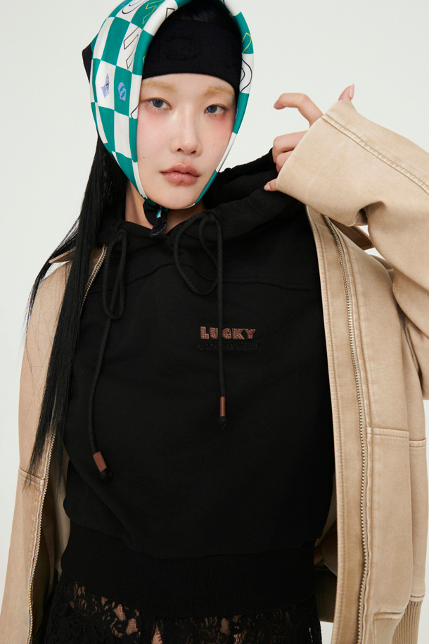 LUCKY CHOUETTE - 후디 - Embroidery Point Cropped Hoodie T-shirt (black)