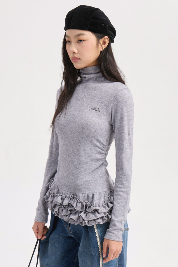 [Re-Order] 프릴 포인트 메탈 롱 슬리브 티셔츠 (멜란지 그레이)는 여성스러운 스타일을 연출하는 긴소매 티셔츠입니다. 멜란지 그레이 컬러의 무지 디자인에 메탈 소재와 프릴 디테일이 더해져 시크하면서도 여성스러운 분위기를 자아냅니다. 슬림핏 터틀넥 디자인으로 가을, 겨울철 데이트룩, 모임룩, 출근룩 등 다양한 TPO에 활용 가능합니다. 클래식, 미니멀, 시크 스타일을 즐겨 입는 분들께 추천합니다.
