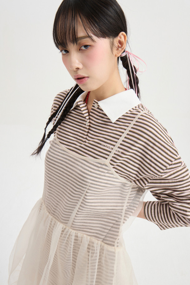 Chouetties by 럭키슈에뜨 레이어링 슬리브리스 원피스 (옐로우)는 얇은 두께감과 페미닌한 스타일의 여성용 원피스입니다. 봄, 여름 시즌에 어울리는 민소매 디자인으로, 셔링 디테일과 은은한 광택감이 특징입니다. 조절 가능한 어깨끈으로 편안하게 착용 가능하며, 레이어링하여 다양한 스타일을 연출할 수 있습니다. 데이트룩, 카페룩, 여행룩에 적합하며, 미니멀, 로맨틱, 클래식 스타일을 즐기는 분들께 추천합니다. 뒤 라벨 장식으로 포인트를 더했습니다.
