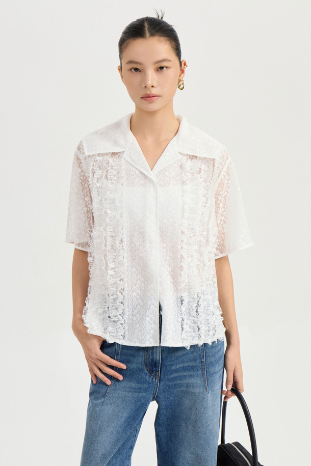 [Re-Order] 세미 와이드 데님 팬츠는 여성들을 위한 데님 팬츠입니다. 봄, 여름, 가을 계절에 활용하기 좋으며, 캐주얼하고 베이직한 스타일을 연출할 수 있습니다. 넉넉한 와이드 핏과 맥시 기장으로 편안하면서도 스타일리시한 실루엣을 선사합니다. 럭키슈에뜨 로고 캔톤과 리벳 디테일, 개발 스티치 자수 등 섬세한 디테일이 돋보이며, 데이트룩이나 봄 소풍룩에 매치하기 좋습니다. 미니멀, 클래식 스타일을 즐겨 입는 분들께 추천합니다.
