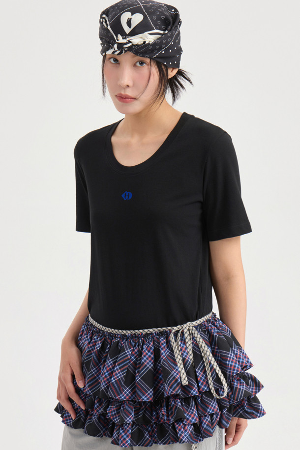 LUCKY CHOUETTE - 반소매 티셔츠 - Emblem Point Slim Fit Half Sleeve T-shirt (black)