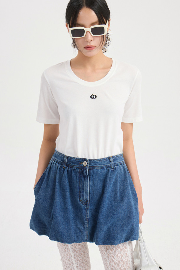 LUCKY CHOUETTE - 반소매 티셔츠 - Emblem Point Slim Fit Half Sleeve T-shirt (white)