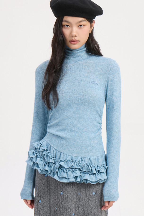 [Re-Order] 프릴 포인트 메탈 롱 슬리브 티셔츠 (블루)는 여성 의류로, 가을과 겨울에 우아한 스타일을 연출하기 좋습니다. 슬림핏에 터틀넥 디자인으로, 일상과 데이트룩, 모임룩에 활용하기 좋습니다. 메탈 소재 특유의 고급스러움과 긴 소매가 특징이며, 무지 패턴에 프릴 디테일과 밑단 볼륨감으로 포인트를 더했습니다. 클래식, 미니멀, 로맨틱 스타일을 즐기는 분들께 추천합니다.
