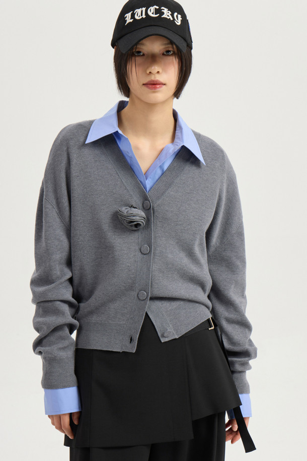 LUCKY CHOUETTE - 가디건 - Double Emblem Embroidery V Neck Knit Cardigan (melange grey)