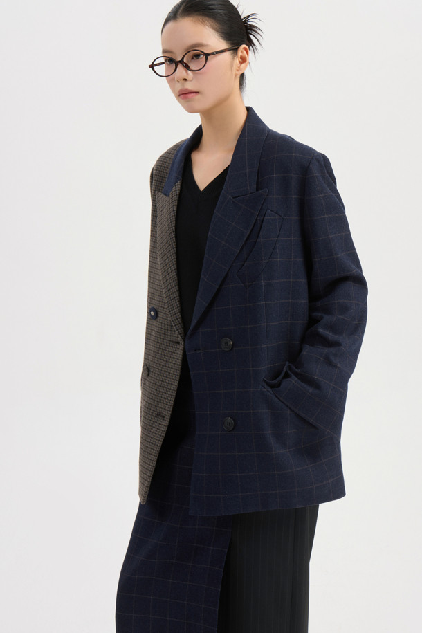 체크 스트라이프 믹스 H라인 롱 스커트 (네이비)는 클래식한 무드의 여성 롱스커트입니다. 데이트룩, 모임룩에 어울리는 디자인으로, 봄, 가을에 착용하기 좋습니다. H라인 핏에 체크와 스트라이프 패턴이 믹스되어 세련된 느낌을 줍니다. 허리 프릴 디테일과 옆 지퍼, 밑단 트임으로 활동성을 더했습니다. 블랙, 네이비, 화이트 등 다양한 색상의 상의와 매치하여 미니멀, 캐주얼 스타일을 연출해보세요.
