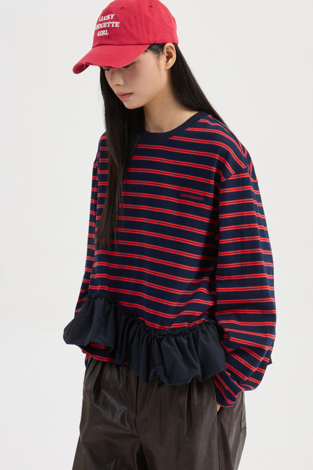 셔링 포인트 백 밴딩 페이크 레더 팬츠 (브라운)는 가을, 겨울 시즌 여성의 캐주얼, 시크, 미니멀 스타일을 완성하는 와이드 핏 가죽 팬츠입니다. 부드러운 촉감의 인조가죽 소재에 셔링 디테일과 뒷밴딩, 앞 중심 지퍼 디자인이 더해져 유니크하면서도 편안한 착용감을 제공합니다. 맥시 기장으로 다리 라인을 자연스럽게 커버하며, 브라운 컬러가 세련된 분위기를 연출합니다. 일상, 모임, 데이트 등 다양한 TPO에 활용하여 멋스러운 겨울 데일리룩을 연출해보세요. 루즈핏으로 편안함과 스타일을 동시에 잡았습니다.
