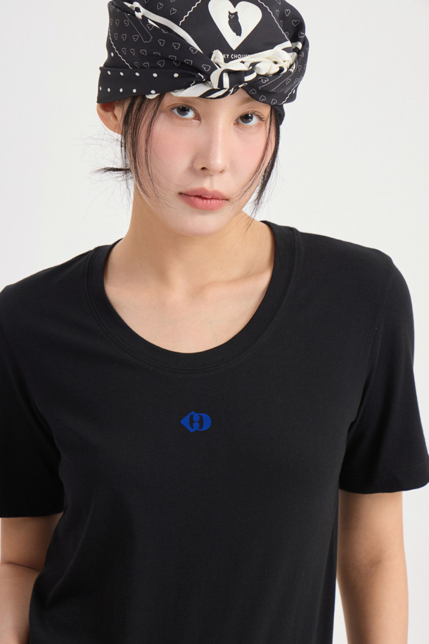 LUCKY CHOUETTE - 반소매 티셔츠 - Emblem Point Slim Fit Half Sleeve T-shirt (black)