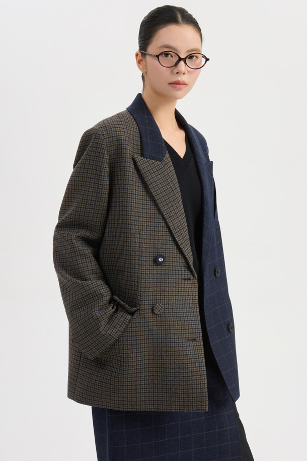 체크 스트라이프 믹스 H라인 롱 스커트 (네이비)는 클래식한 무드의 여성 롱스커트입니다. 데이트룩, 모임룩에 어울리는 디자인으로, 봄, 가을에 착용하기 좋습니다. H라인 핏에 체크와 스트라이프 패턴이 믹스되어 세련된 느낌을 줍니다. 허리 프릴 디테일과 옆 지퍼, 밑단 트임으로 활동성을 더했습니다. 블랙, 네이비, 화이트 등 다양한 색상의 상의와 매치하여 미니멀, 캐주얼 스타일을 연출해보세요.
