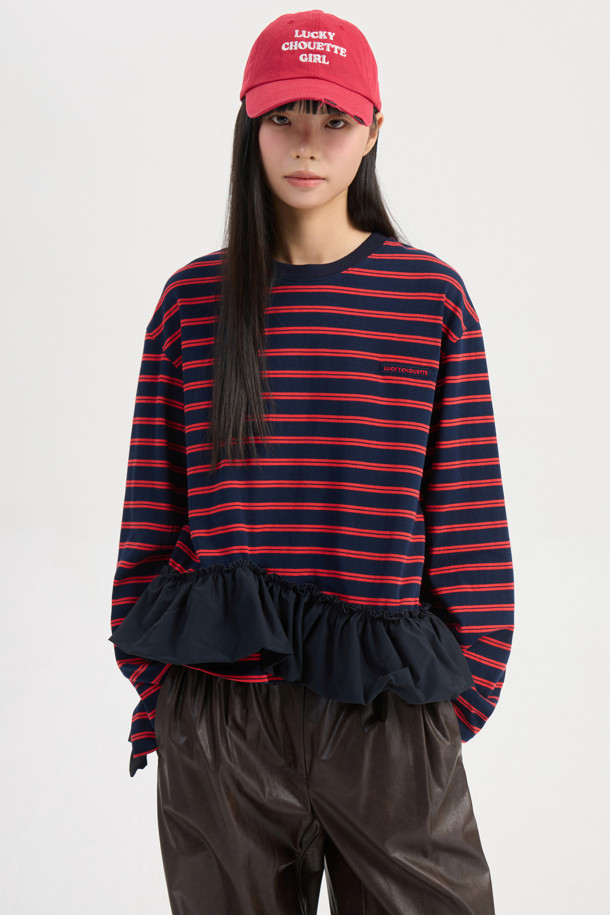 셔링 포인트 백 밴딩 페이크 레더 팬츠 (브라운)는 가을, 겨울 시즌 여성의 캐주얼, 시크, 미니멀 스타일을 완성하는 와이드 핏 가죽 팬츠입니다. 부드러운 촉감의 인조가죽 소재에 셔링 디테일과 뒷밴딩, 앞 중심 지퍼 디자인이 더해져 유니크하면서도 편안한 착용감을 제공합니다. 맥시 기장으로 다리 라인을 자연스럽게 커버하며, 브라운 컬러가 세련된 분위기를 연출합니다. 일상, 모임, 데이트 등 다양한 TPO에 활용하여 멋스러운 겨울 데일리룩을 연출해보세요. 루즈핏으로 편안함과 스타일을 동시에 잡았습니다.
