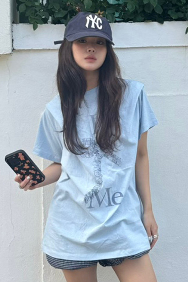 LUCKY CHOUETTE - 반소매 티셔츠 - [Re-Order] Chouetties by LUCKY CHOUETTE_Graphic Semi Over Fit Half Sleeve T-shirt (light blue)