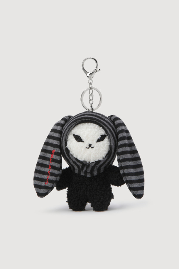 LUCKY CHOUETTE (럭키슈에뜨)의 Chouetties (슈에티스) Shurong (슈롱) 키링입니다. 부클과 져지 소재를 사용하여 제작되었으며, 캐주얼한 스타일을 연출합니다. 멀티컬러, 블랙, 그레이 색상으로 제공되며, 스트라이프와 슈롱이 캐릭터, 토끼 탈 디자인의 자수 장식이 돋보입니다. 탈착 가능하여 실용적이며, 일상에서 포인트를 줄 수 있는 아이템입니다. 올빼미 캐릭터가 귀여움을 더하는 키링입니다.
