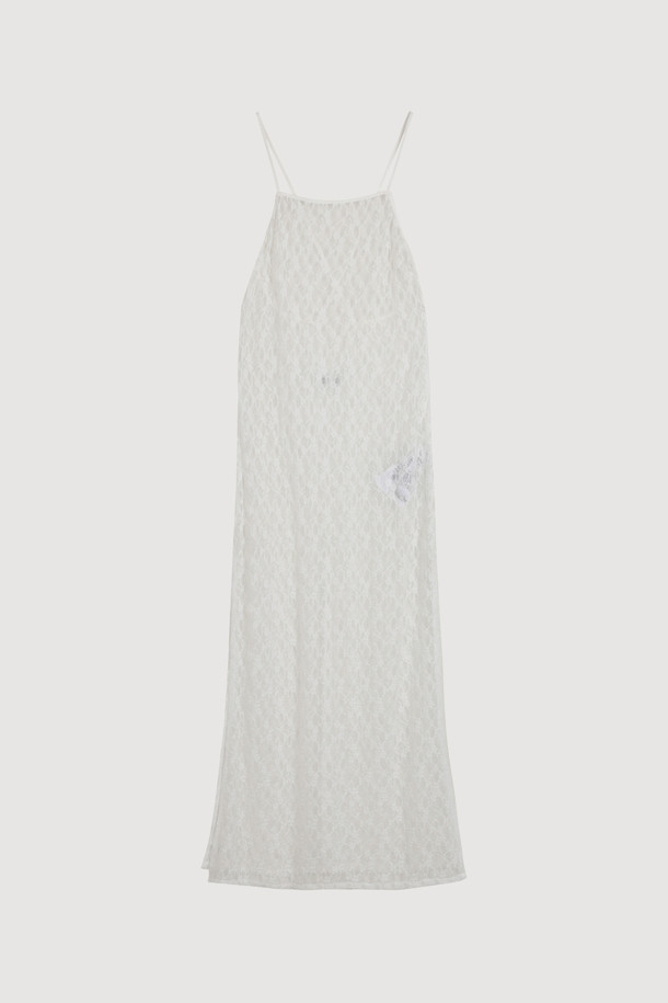 럭키슈에뜨 레이스 레이어링 드레스 (화이트)는 로맨틱하고 미니멀한 스타일을 연출하는 여성용 원피스입니다. 여름 계절에 어울리는 민소매 디자인으로, 얇은 레이스 소재와 슬림핏이 특징입니다. 뒤 X자형 끈 디자인과 신축성 있는 소재로 편안한 착용감을 선사하며, 스윔웨어 또는 이너와 레이어드하여 다양한 스타일을 연출할 수 있습니다. 데이트룩, 휴가룩, 리조트룩으로 활용하기 좋습니다. 스퀘어넥 라인과 레이어드 치마 타입이 드레시한 분위기를 더합니다.
