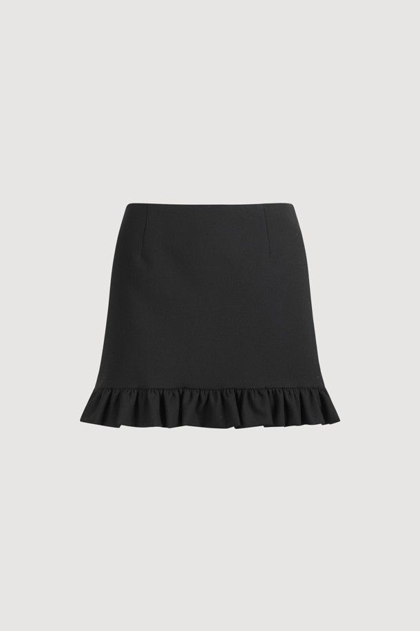 럭키슈에뜨(LUCKY CHOUETTE)의 프릴 헴 미니 스커트(black)입니다. 캐주얼한 무드의 블랙 미니스커트로, H라인 핏과 로우라이즈 디자인이 특징입니다. 폴리에스테르 소재로 제작되어 사계절 내내 편안하게 착용할 수 있으며, 프릴 밑단 디테일이 여성스러운 포인트를 더합니다. 사이드 지퍼로 간편하게 여닫을 수 있으며, 데이트룩, 쇼핑룩 등 다양한 TPO에 활용 가능합니다. 레이어드 스타일링을 통해 미니멀, 클래식 룩을 연출할 수 있습니다.
