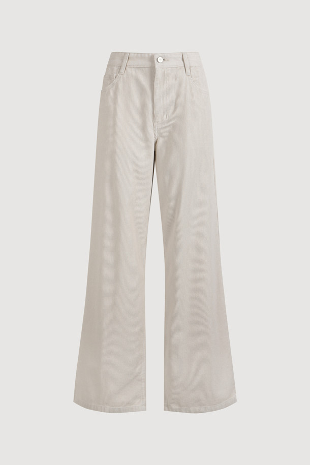 럭키슈에뜨 (LUCKY CHOUETTE)의 Chouetties 워싱 와이드 코듀로이 팬츠 (아이보리)입니다. 캐주얼 스타일의 여성 의류로, 가을과 겨울에 착용하기 좋습니다. 로우라이즈 디자인에 럭키슈에뜨 로고와 Lucky Crescent Moon 자수가 포인트로 더해졌습니다. 와이드핏으로 편안한 착용감을 선사하며, 데이트룩이나 모임룩에 활용하기 좋습니다. 부드러운 코듀로이 소재에 워싱 가공을 거쳐 자연스러운 핏을 연출합니다.
