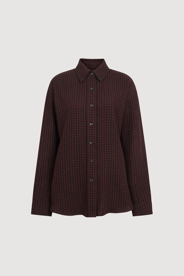 럭키슈에뜨의 Chouetties (슈에티즈) 체크 오버핏 블라우스 (와인)입니다. 캐주얼, 클래식, 미니멀 스타일을 즐겨 입는 여성 고객을 위한 제품입니다. 가을과 겨울에 어울리는 긴소매 블라우스로, 체크 패턴과 오버핏 디자인이 특징입니다. 데이트룩, 모임룩 등 다양한 TPO에 활용할 수 있으며, 카라넥으로 세련된 느낌을 더했습니다. 와인 색상이 주는 우아함과 체크 패턴의 조화가 돋보이는 블라우스입니다.
